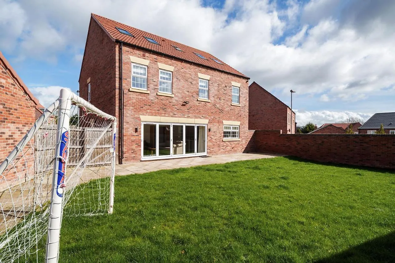 Beautiful Big Family Home - Sleeps 10, Park 3 Cars Meanwood Holiday home