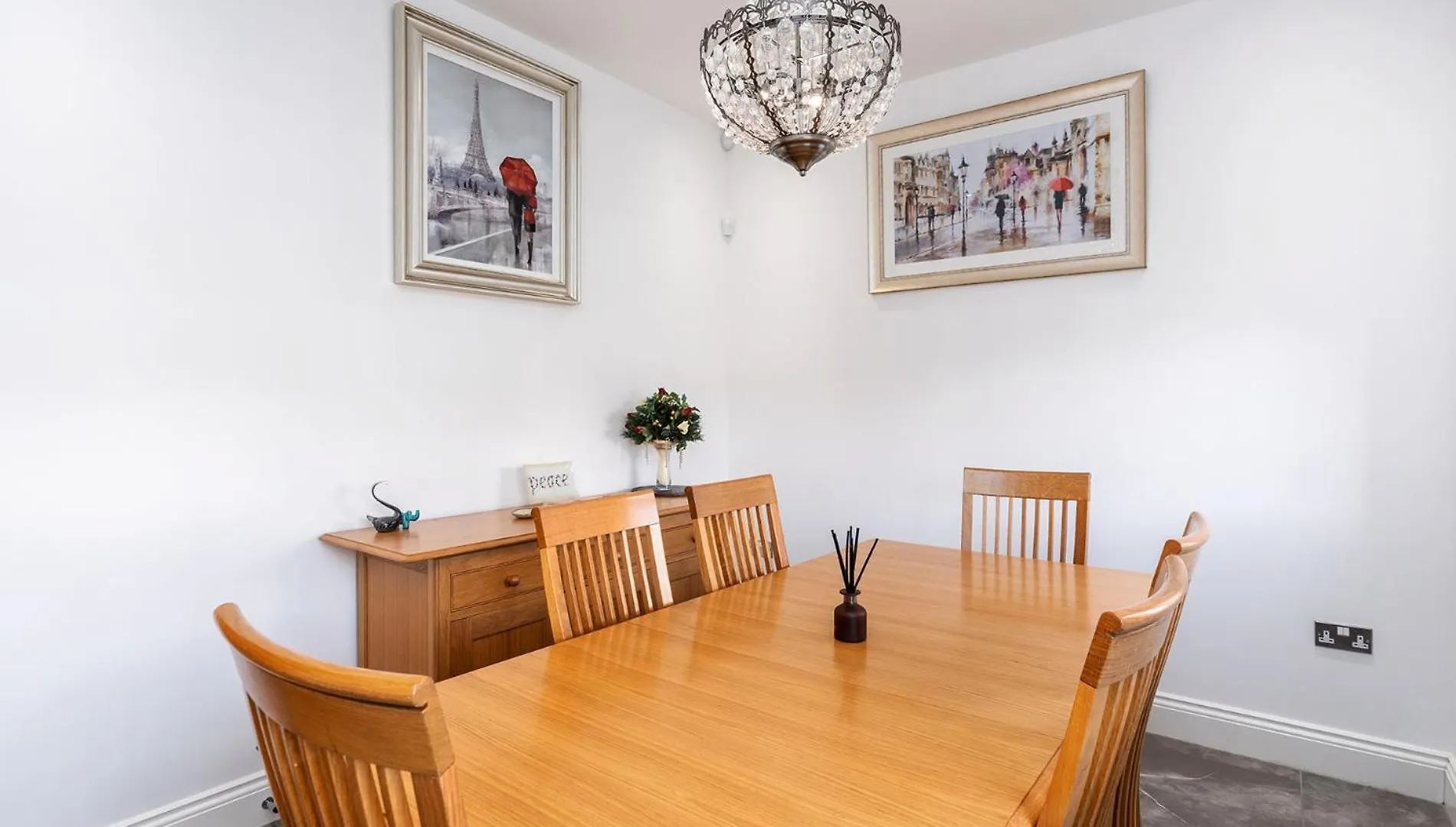 Holiday home Beautiful Big Family Home - Sleeps 10, Park 3 Cars Meanwood United Kingdom