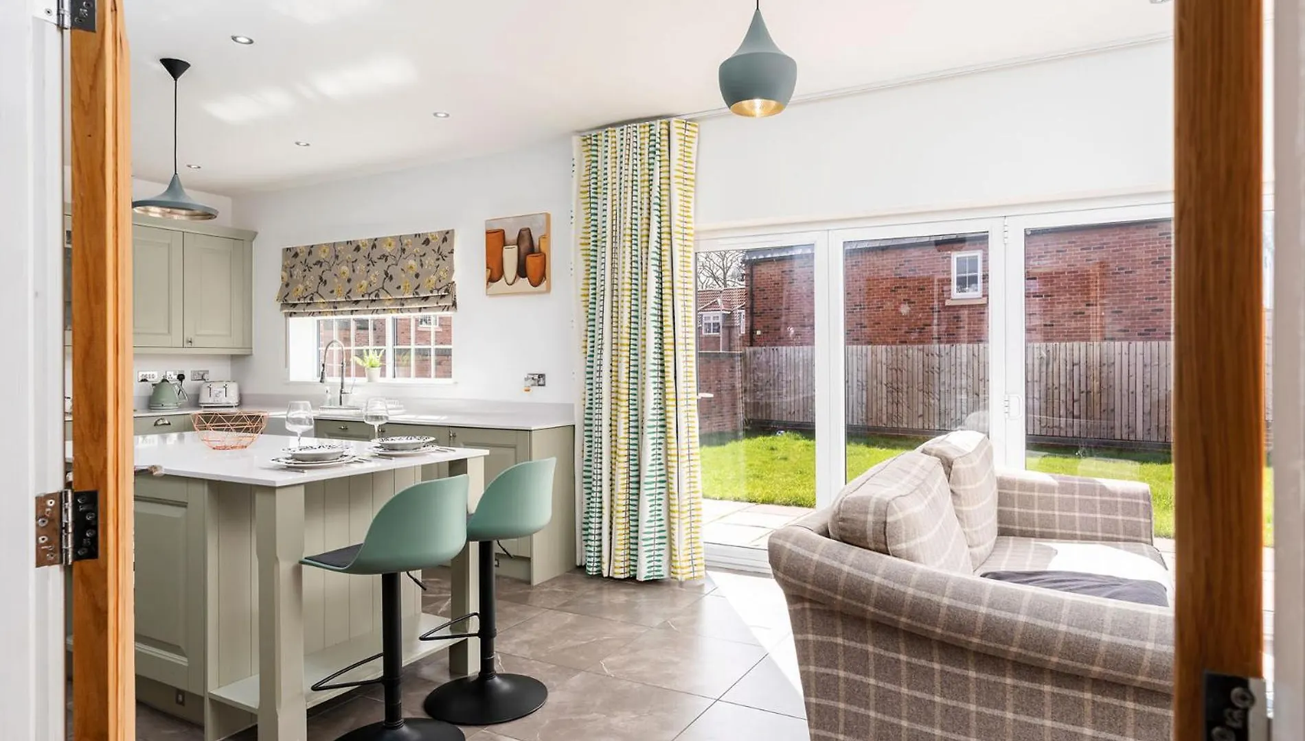 Holiday home Beautiful Big Family Home - Sleeps 10, Park 3 Cars Meanwood